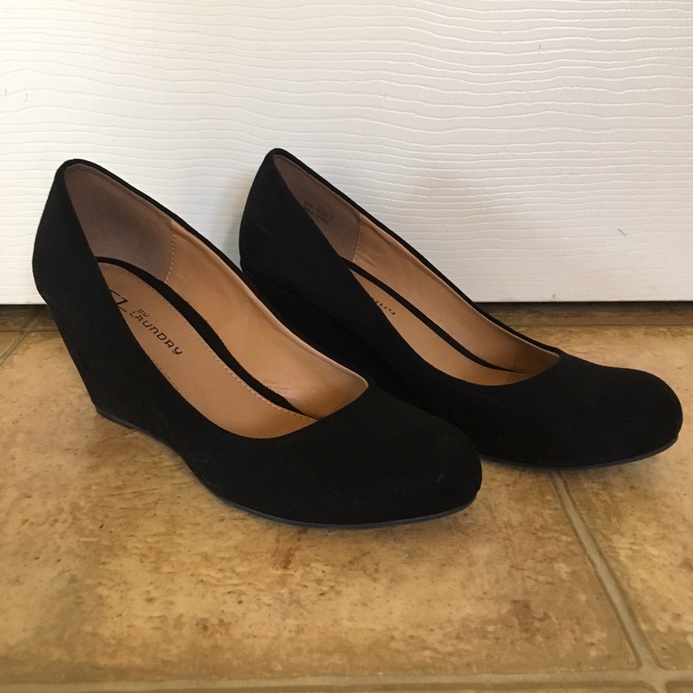 Woman’s black wedges